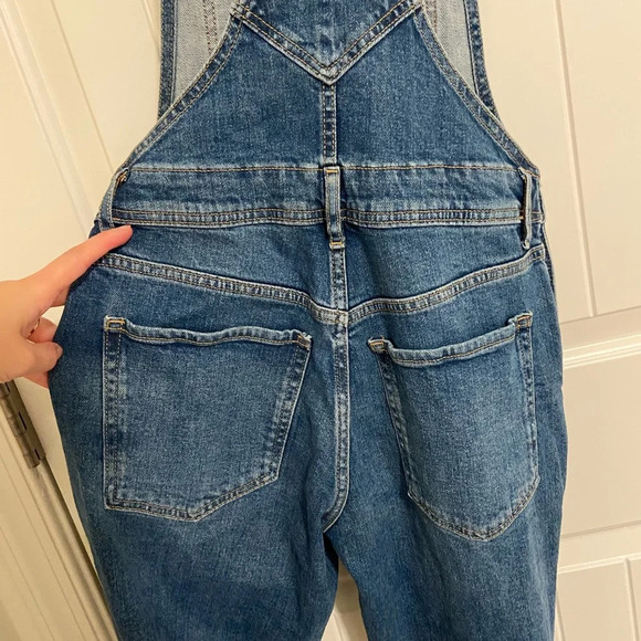 EUC | Old Navy women’s ripped distressed medium wash denim overalls — size 2 - Picture 8 of 10